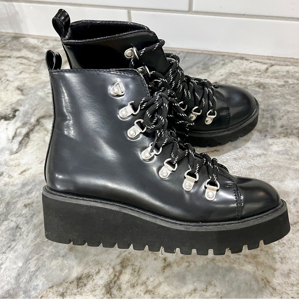Wanted Hunter Alpine Combat Lace-Up Black Wedge Bootie Size 5.5 - Picture 3 of 6